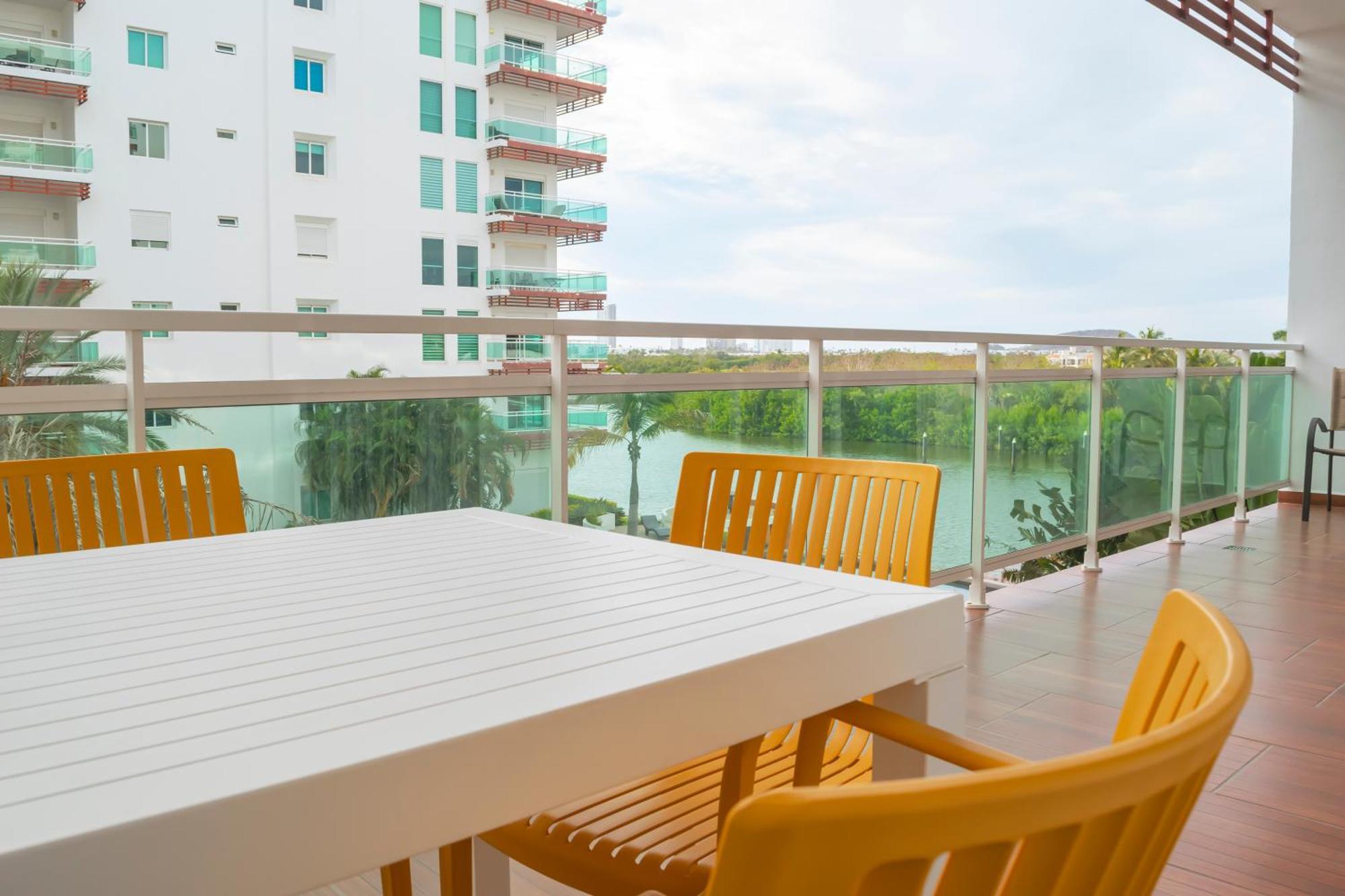 Condominio Con Una Bonita Vista Del Puerto Deportivo De G P S Rentas Mazatlan Exterior photo